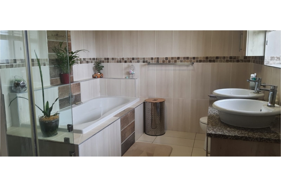 4 Bedroom Property for Sale in Monte Christo Western Cape